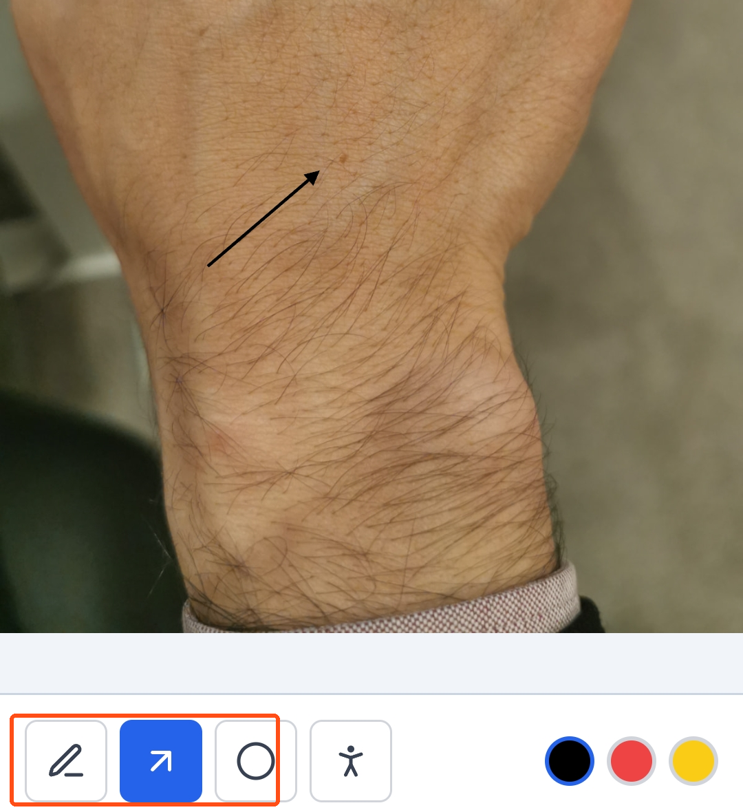 An arrow drawn on the photo
